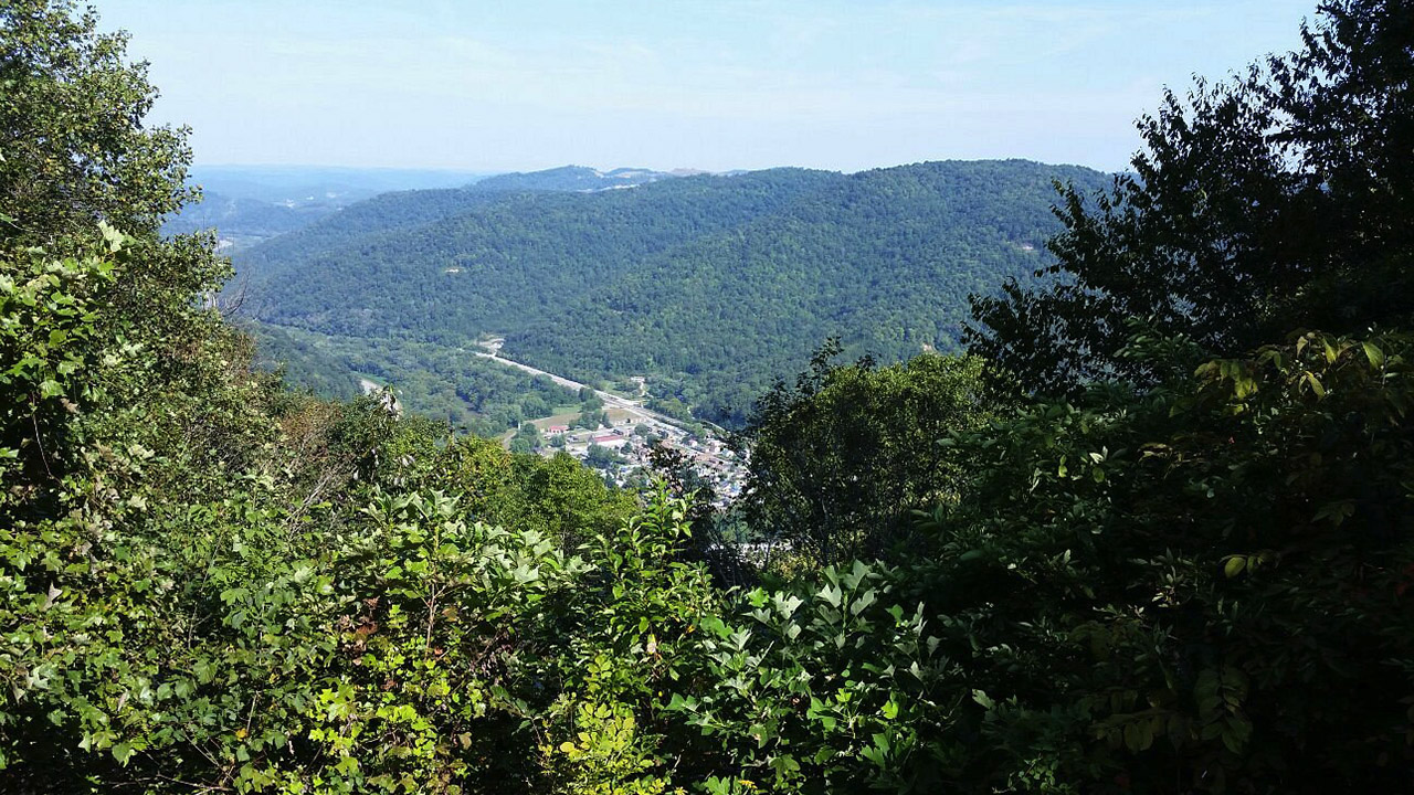 Scenic land view of Misty Mountain acreage in Kentucky